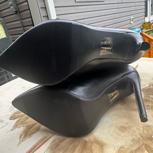 Elegant Black and Brown Lace-Up Women's Boots - Picture 5 of 5